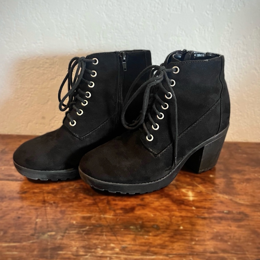 SODA Black Lace-Up Velvet Combat Ankle Boots (W7)